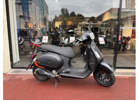 VESPA GTS SUPER SPORT